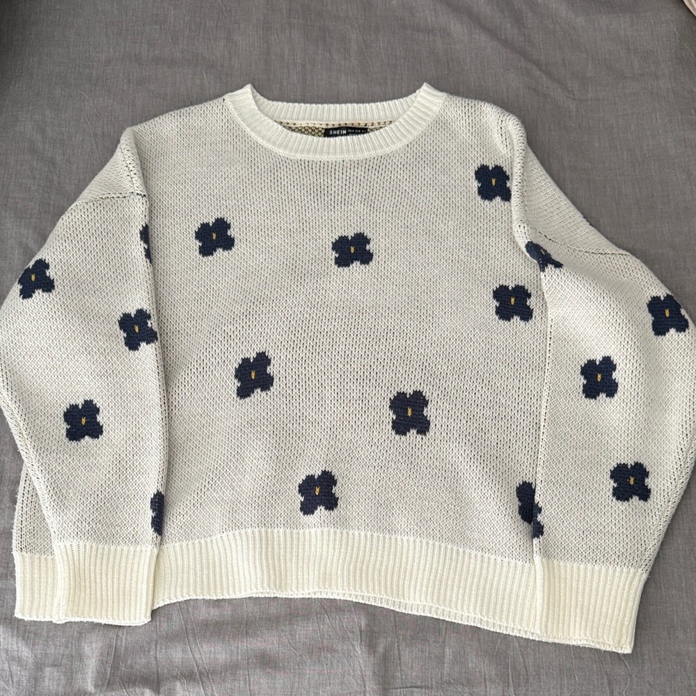 Floral Patterned White Sweater